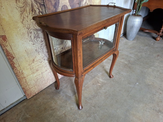 Image 1 of Antiek theekastje, vitrinekastje, whiskeybar, wijnkastje met afneembaar dienblad afm: 75x44 en 75cm hoog.

