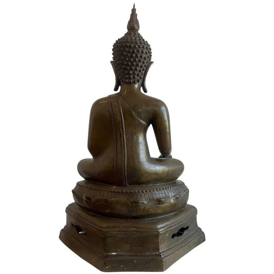 Buda tailandés de bronce sentado con llama extraíble (ushnisha) – lote 160 – Esculturas, Bronze (photo 6 of 12)