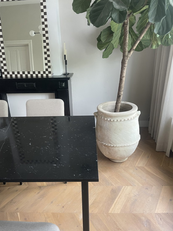 Image 1 of Mesa de comedor de mármol blanco y negro de 240 x 90 cm.