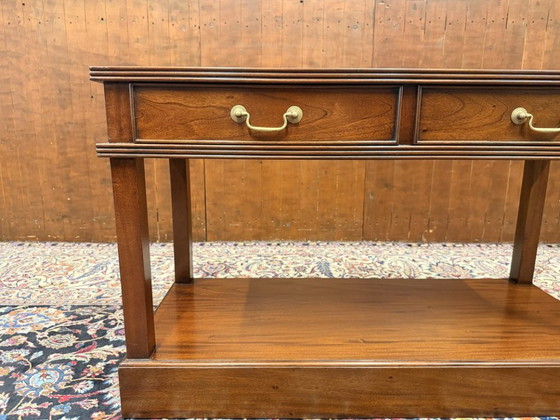 Klassischer englischer Chesterfield Konsolentisch – Leder, Holz (photo 7 of 11)