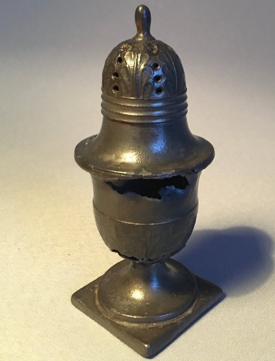 Image 1 of Pimentero antiguo de peltre