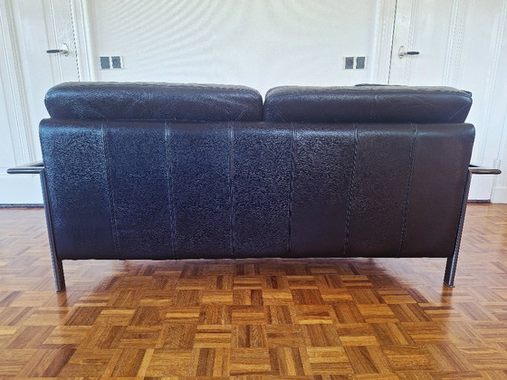 Image 1 of Sofá de diseño en piel negra.