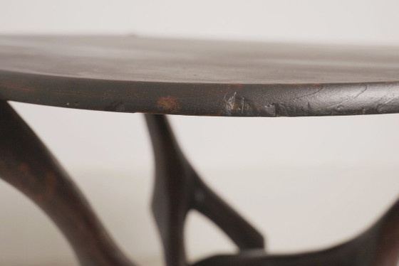 Image 1 of Vintage handgesneden ronde tafel van hardhout in Afrikaanse stijl, sculpturaal, inklapbaar bijzettafeltje