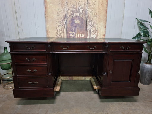 Klassiek Engels bureau, schrijftafel, desk met ingelegd leer afm: 180x80cm en 80cm hoog.

