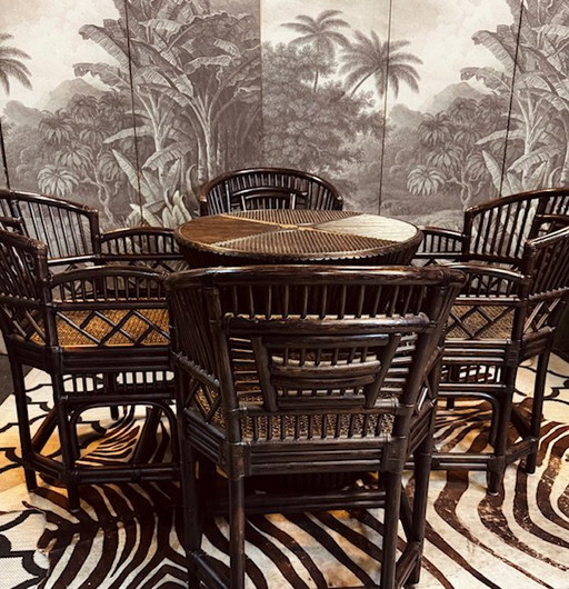 BRIGHTON EETHOEK …. 4 EETKAMERSTOELEN MODEL PAVILION EN TAFELPOOT MET ROOKGLAZEN BLAD CRESPI STYLE