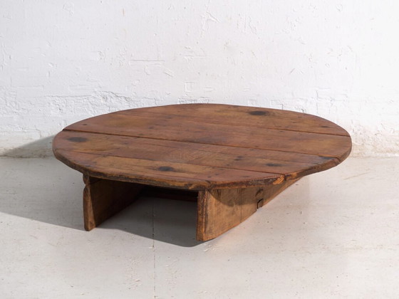 Antique low round table in pine wood – Central Europe, circa 1940 – Coffee tables, Rustic (photo 10 of 40)