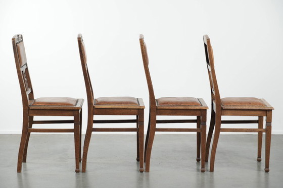 Image 1 of Ensemble de 4 chaises de salle à manger anciennes en chêne de style Art nouveau, recouvertes de peau de mouton.