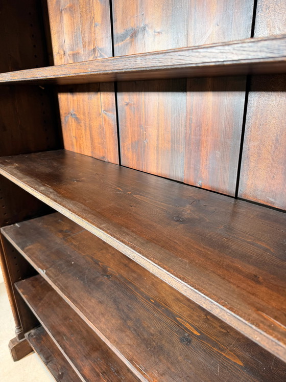 Image 1 of Antieke open boekenkast van massief hout