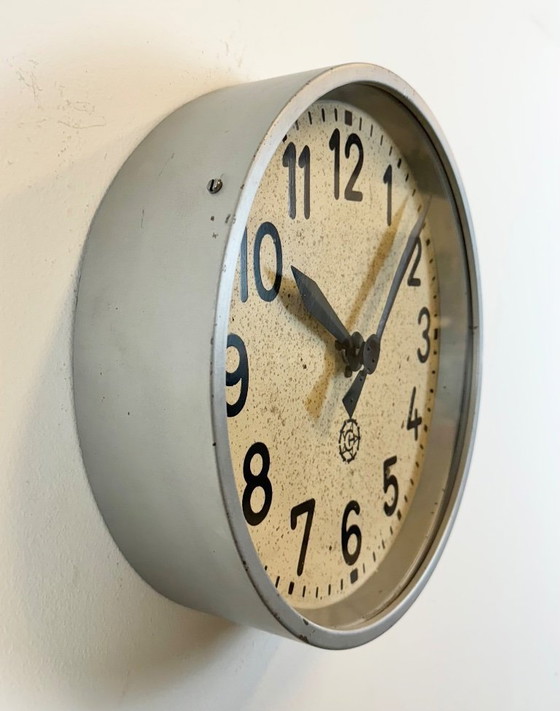 Image 1 of Grijze industriële fabriekswandklok van Chronotechna, jaren 50