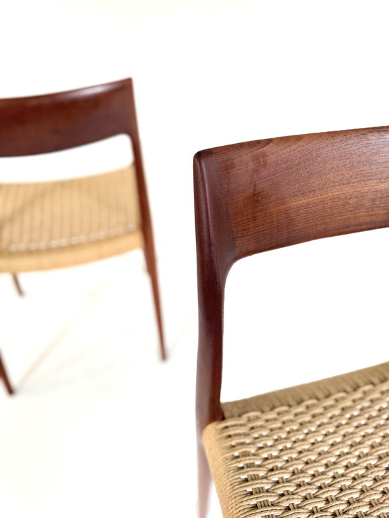 Image 1 of Due sedie da pranzo vintage, modello n. 77, di Niels Otto Møller negli anni '70