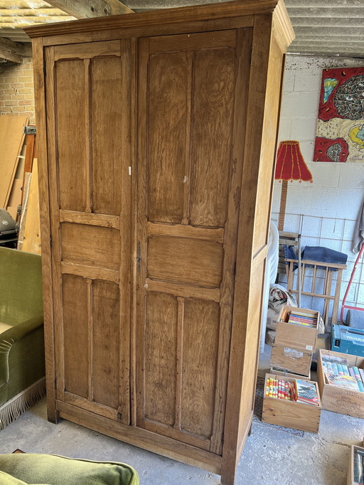 Armadio parigino in legno