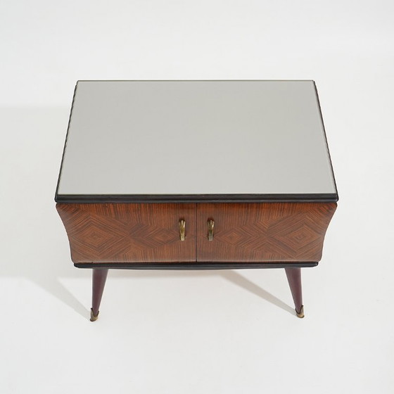 Image 1 of Twee nachtkastjes met glazen blad, jaren 1950
