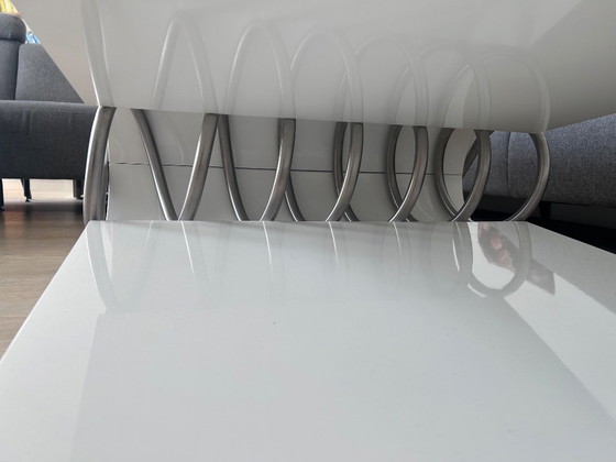 Table basse faite à la main en forme de pince à linge, Tables basses, Bois, Métal, Blanc, Design (photo 5 sur 5)