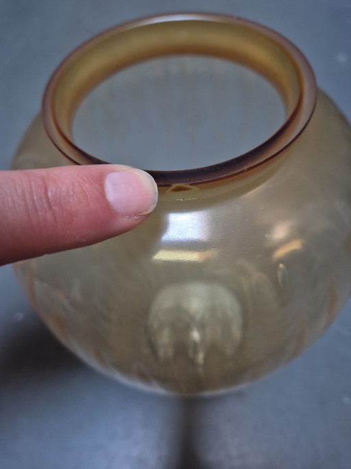Small vase of optically ribbed glass with a fine crackle network – vazen (photo 2 of 6)