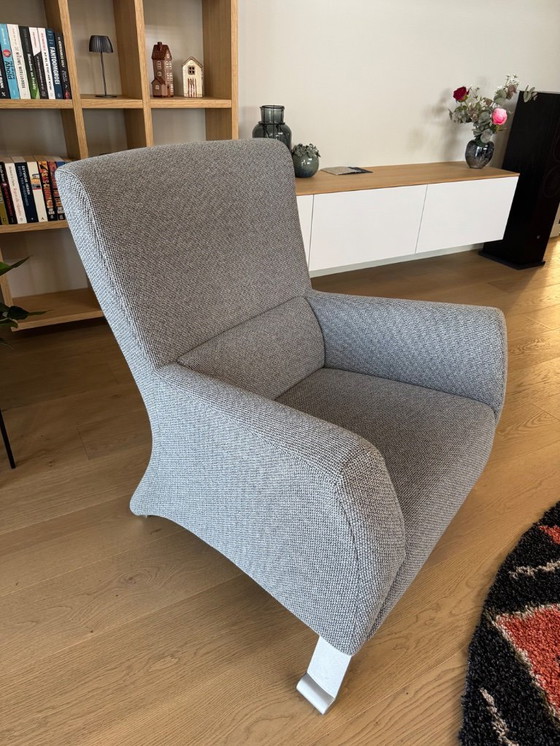 Image 1 of Poltrona alta modello HSE 322 rivestita in tessuto