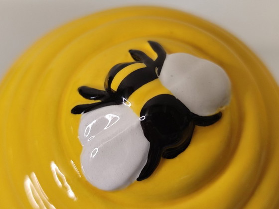 Image 1 of 4 "beehive" cups with lids + 1 "beehive" sugar bowl
