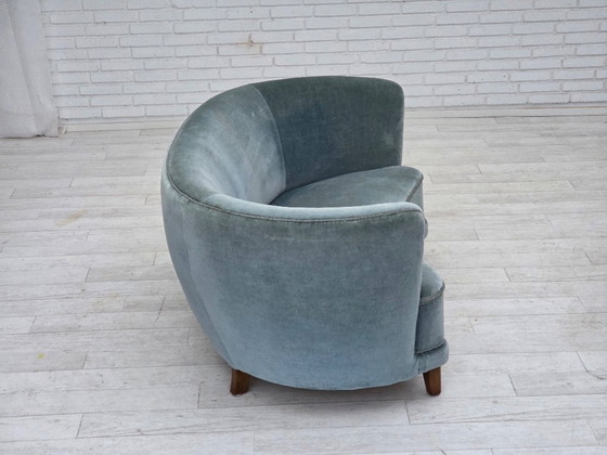 Image 1 of Divano curvo danese a 2 posti, anni '70, rivestimento in velluto blu.