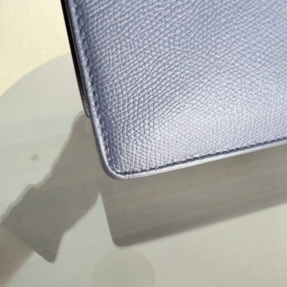 Image 1 of DIOR 30 MONTAIGNE MEDIUM - CAVIALE BLU SCURO CON FINITURE ORO