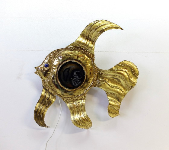 Image 1 of Henri Fernandez, Lampada da parete a forma di pesce in ottone, firmata
