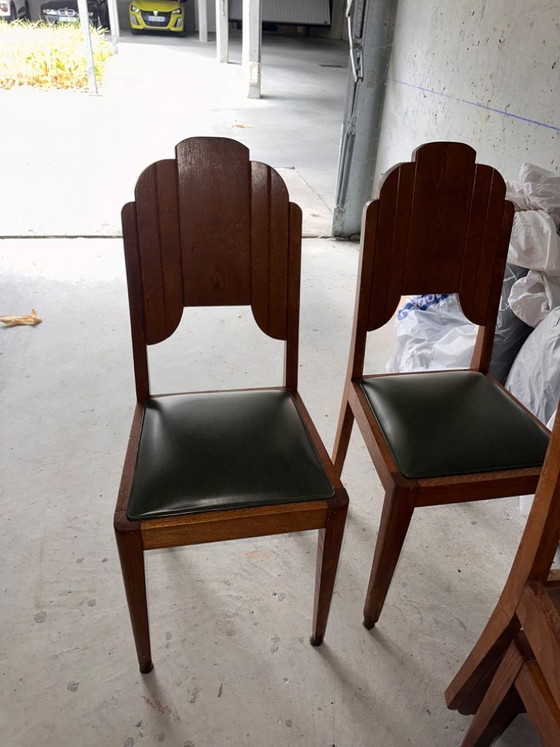 Image 1 of Juego de 6 sillas de comedor originales estilo Art Déco en madera y piel sintética verde (1940).