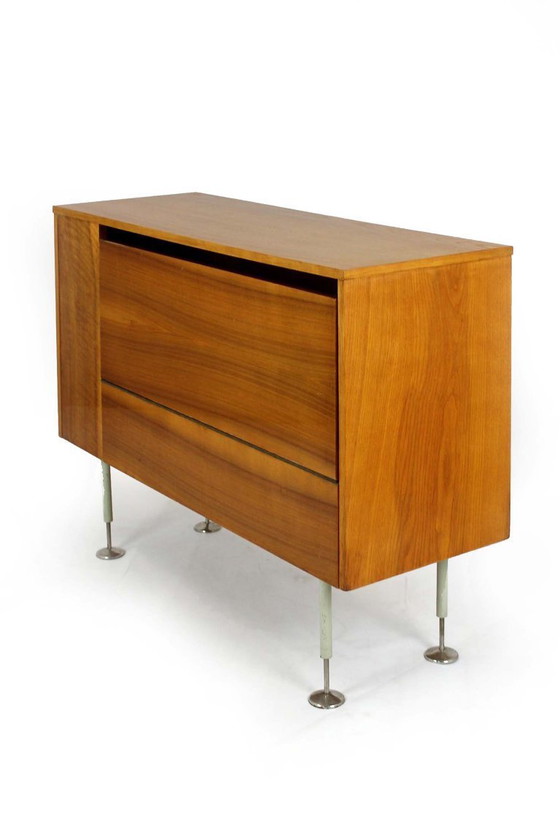 Image 1 of Gabinetes de fresno y nogal de mediados de siglo de Jitona, década de 1960, juego de 2