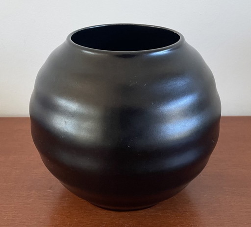 Schoonhoven Plateelfabriek - Art Deco matte black ribbed vase