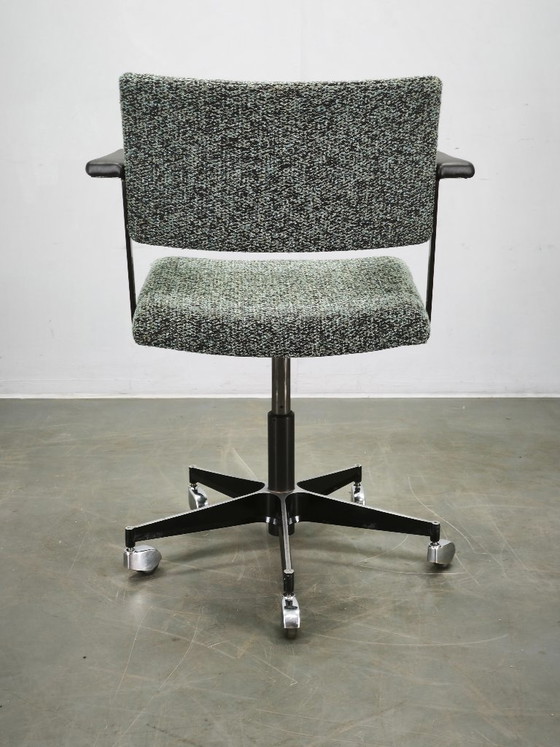 Silla de oficina giratoria André Cordemeyer para Gispen, Países Bajos, años 60 – Sillas giratorias, Metal (photo 12 of 14)