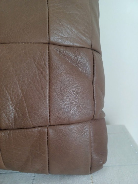Image 1 of Coussin en cuir vintage - marron clair chaud - patchwork