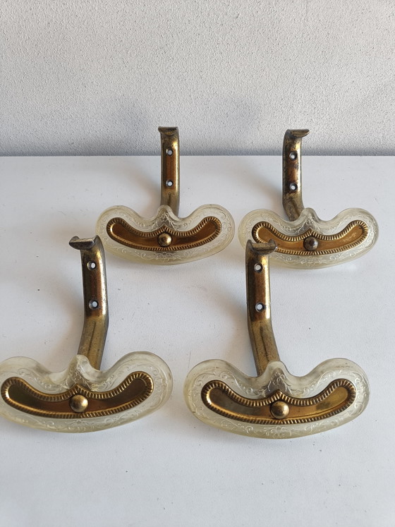 Image 1 of Set van 4 vintage wandhaken van verguld metaal en decoratief plastic – Italiaans design uit de jaren 1950/60
