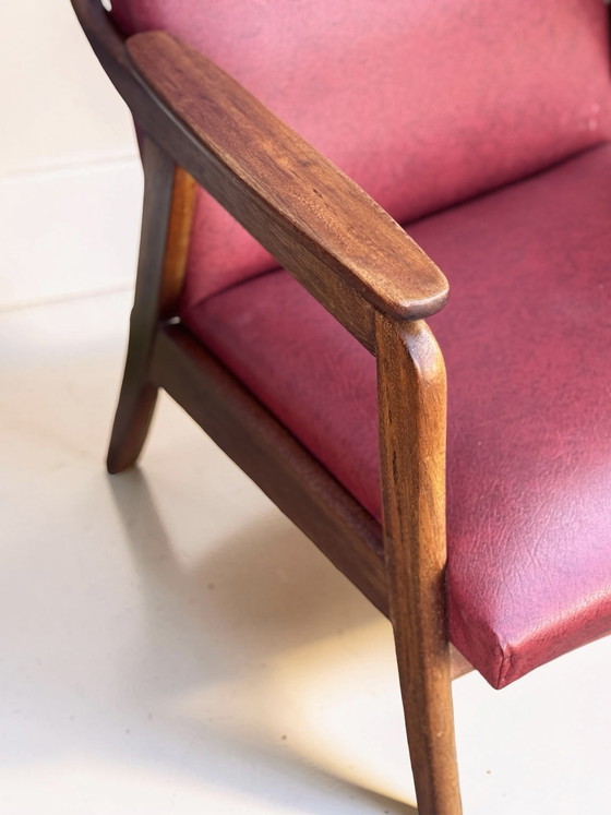 Image 1 of Ensemble de fauteuils design vintage – similicuir rouge et teck (années 1960)