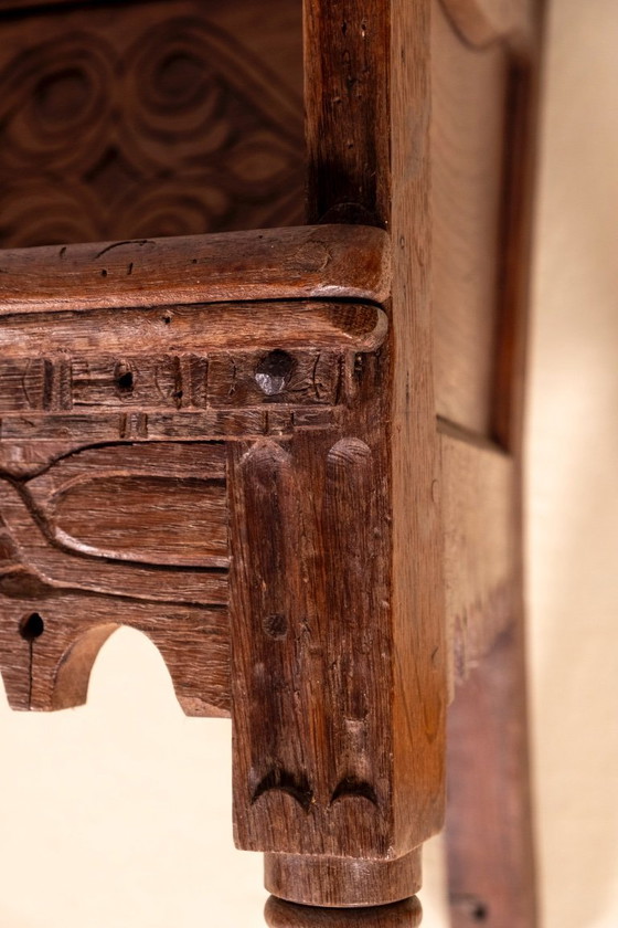 Image 1 of Eikenhouten lambriseringstoel uit het begin van de 19e eeuw