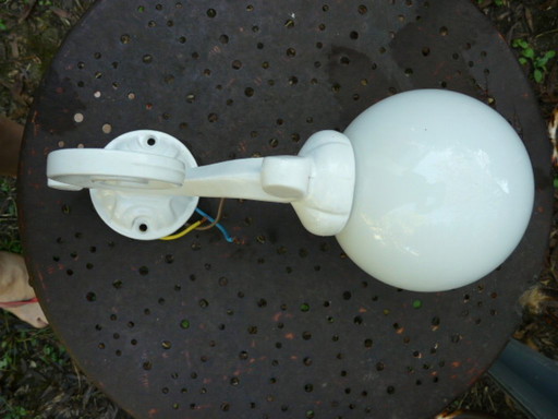 Wit gegoten opaline wandlamp uit de jaren 70