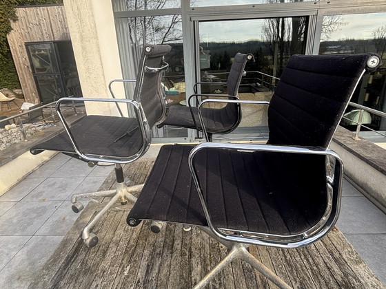 Image 1 of Vitra EA 107 en EA117 stoelen