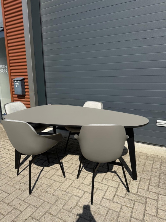 Image 1 of Table à manger Leolux - Bondi