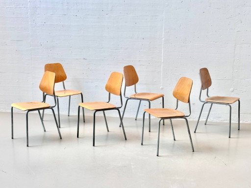 Set van 6 stapelbare Embru-stoelen, gemaakt van gevormd multiplex en buisvormig staal, Zwitserland, jaren 1950.
