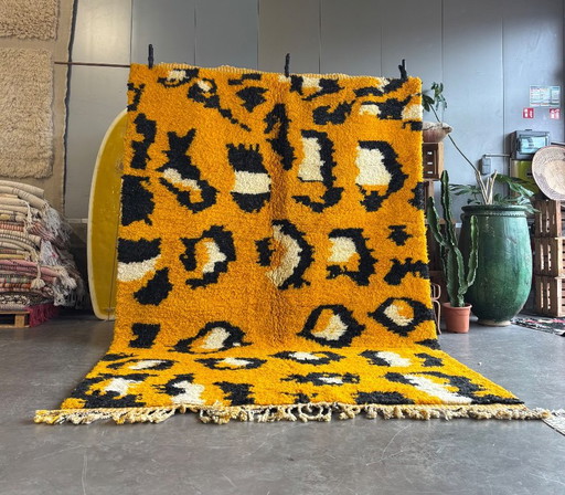 Senfgelber Leopardenmuster M’rirt Wollteppich – 200 × 300 cm