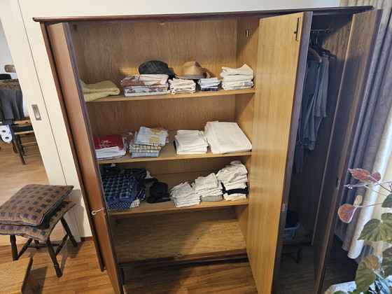 Image 1 of Armadio vintage in teak impiallacciato (circa 70 anni) – buone condizioni