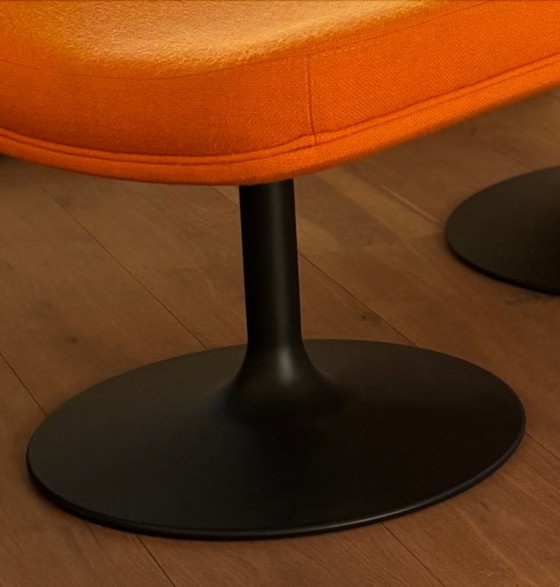 Image 1 of ARTIFORT F 142 WITH SWIVEL SAUCER BASE AND POUF WITH SWIVEL SAUCER BASE