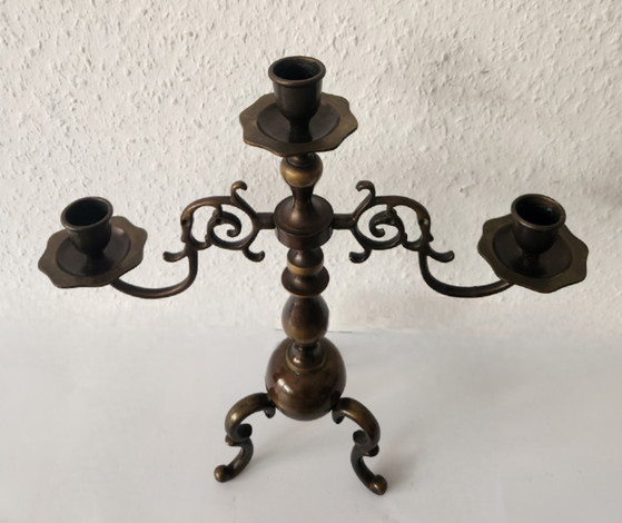 Candelabro antiguo de 3 brazos, bronce macizo, forjado a mano, estilo barroco. – Percheros, Metal, Bronze (photo 4 of 15)