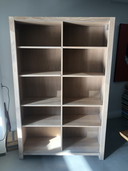 Moderne teakhouten kast met schuifdeur