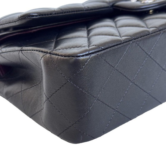 Chanel Classic Flap Medium – Crossbody bags, Lambskin (photo 5 of 17)