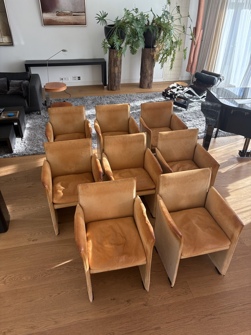 8 chaises de salle à manger en cuir Cassina