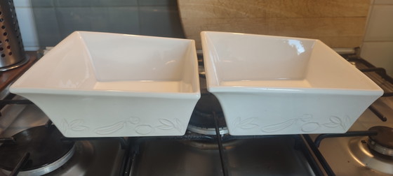 Juego de dos fuentes cuadradas asimétricas para gratinar, numeradas por BCI, fabricadas en Francia. (photo 12 of 15)