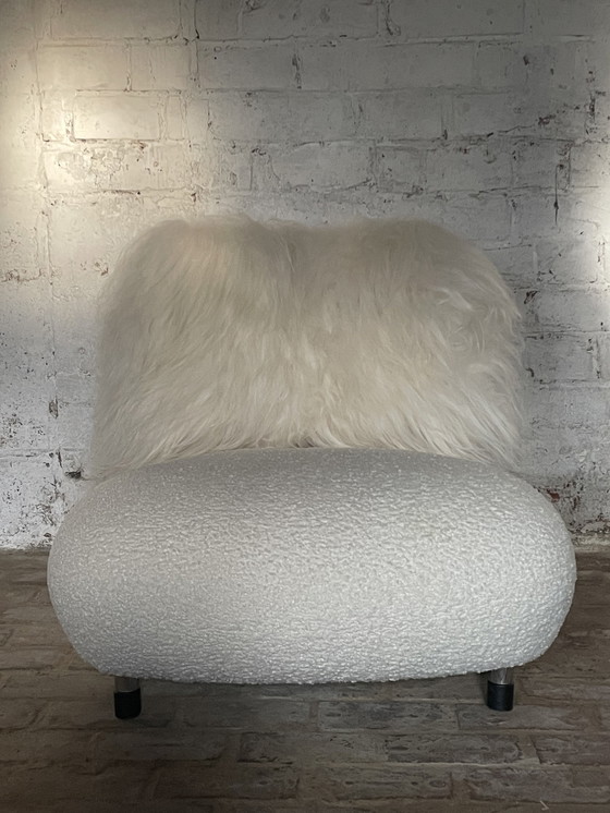 Image 1 of Pallone aus Bouclé und isländischem Schaffell