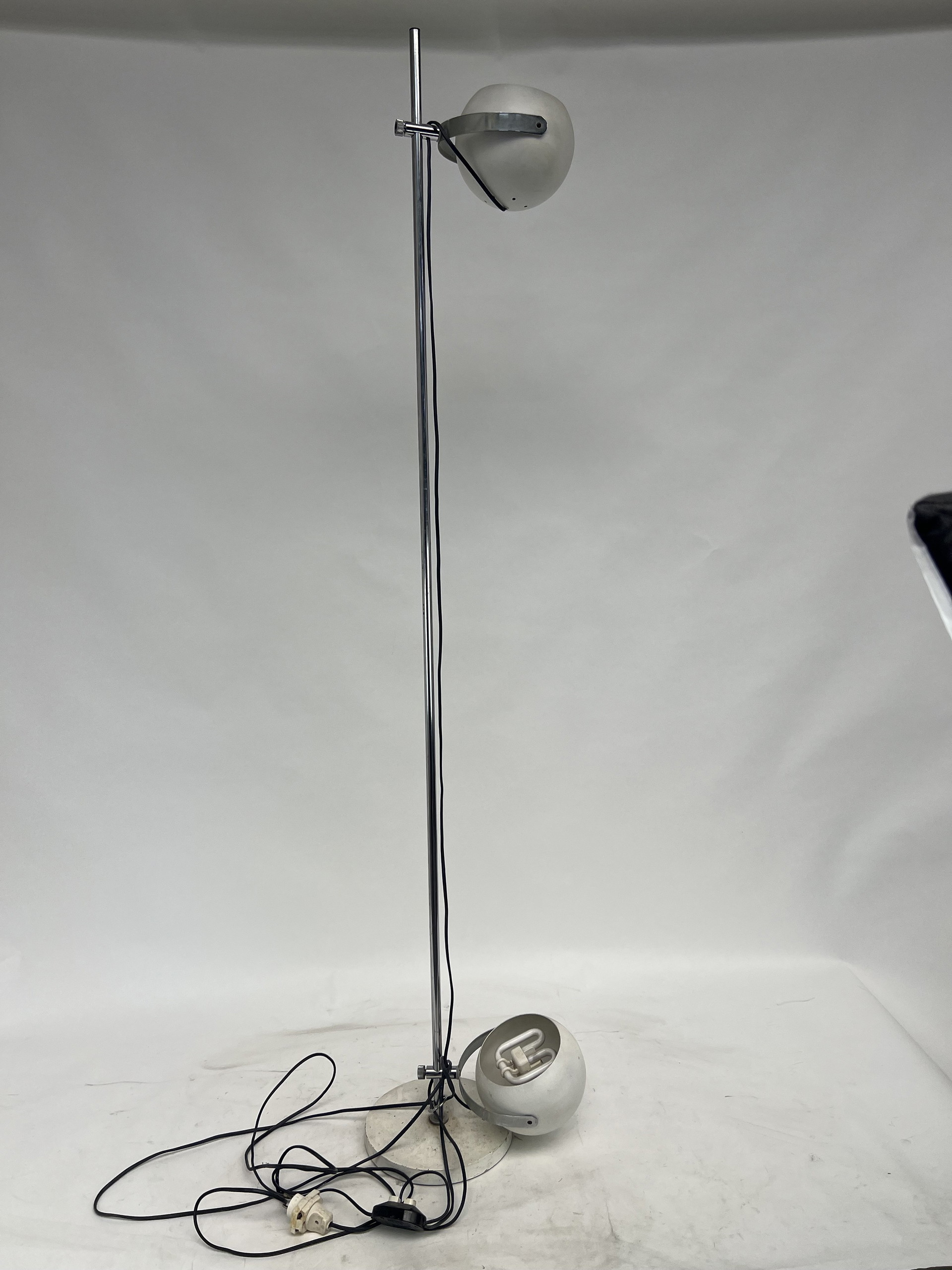 Vintage 1970s space age “eyeball” floor lamp - Goffredo Reggiani