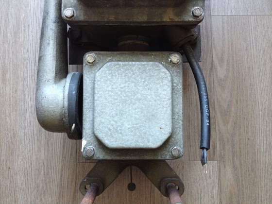 Image 1 of Altes Klingeltelefon, industrieller SNCF-Bahnhof