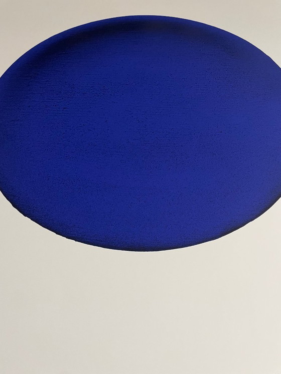 Image 1 of Yves Klein (1928-1962), Disque bleu, IKB 54, 1957, copyright VG Bild-Kunst, Bonn 1997, stampato in Germania