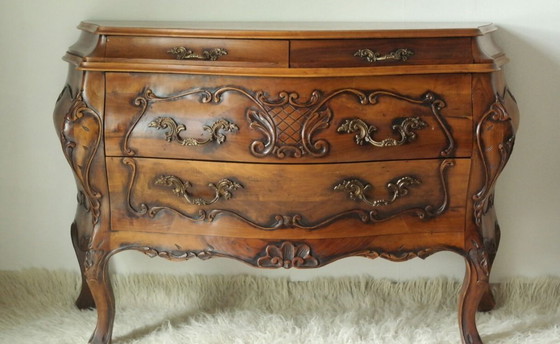 Image 1 of Cómoda sepulcral de nogal estilo Luis XV, siglo XX