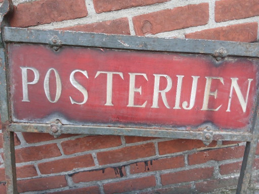 Altes Emaille-Metallschild 'Posterijen', rot