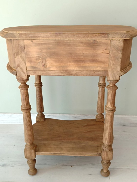 Image 1 of Meuble d'appoint vintage en chêne massif